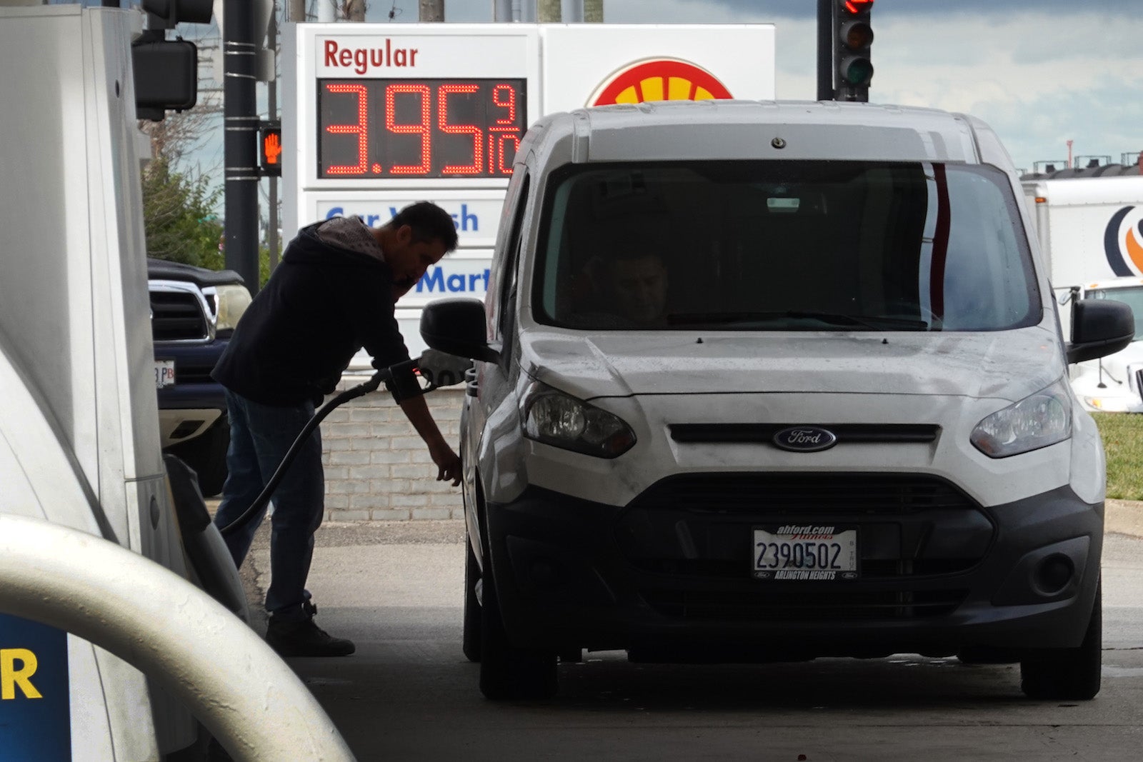 You are currently viewing Beat high gas prices on your next road trip: 6 ways to save at the pump