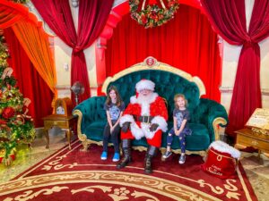 Read more about the article Holiday magic without spending lots of cash: 7 free (or very cheap) Disney World Christmas activities