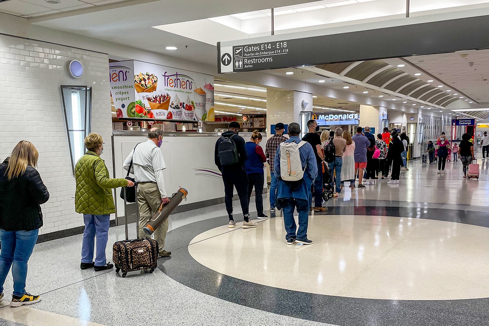 Read more about the article From airports to hotels: Tips for skipping long lines when you travel