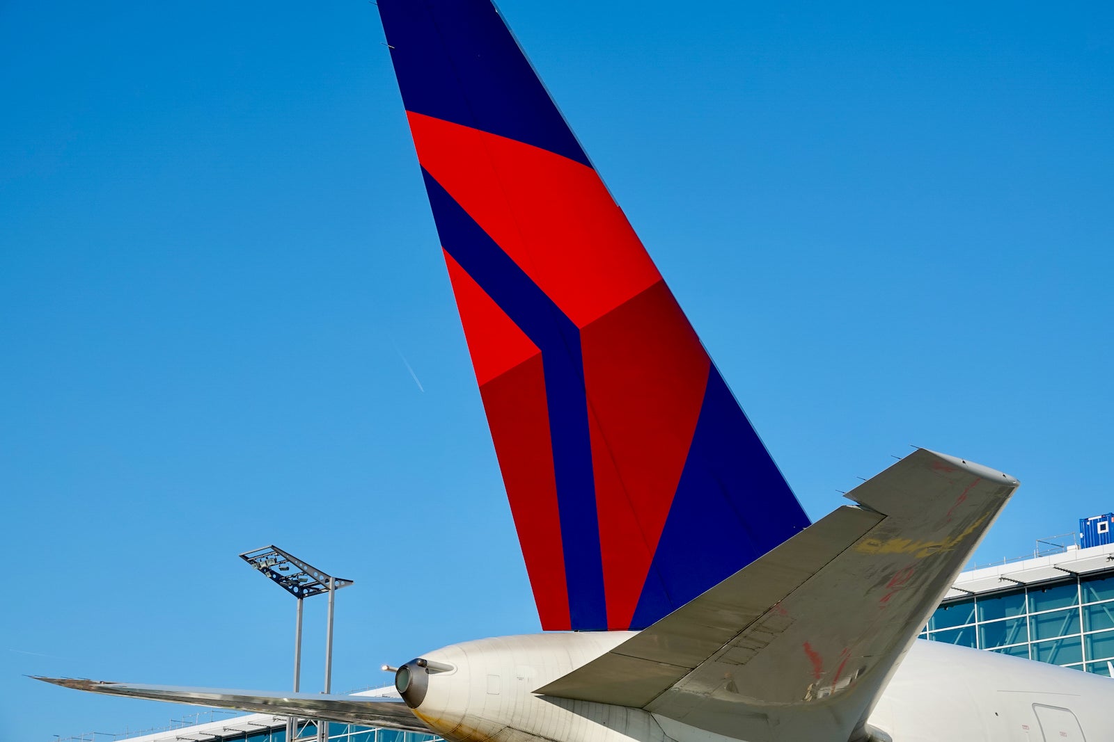 You are currently viewing How to earn Delta Medallion elite status without flying in 2023