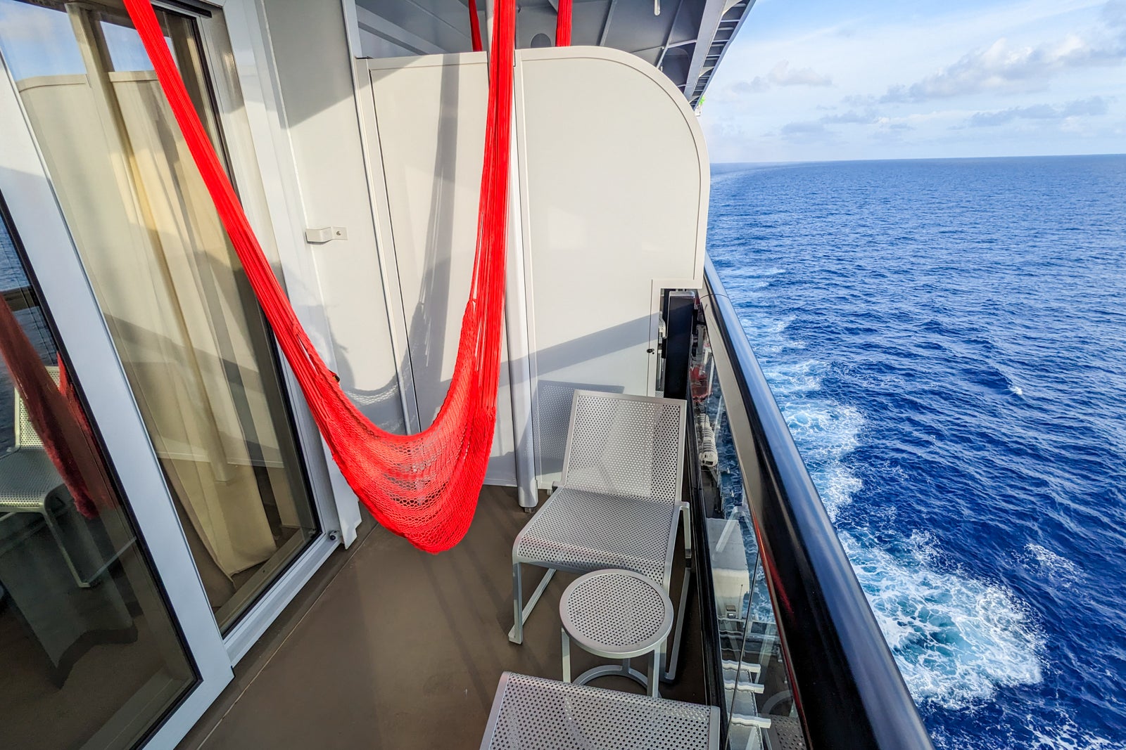 You are currently viewing Virgin Voyages cruise cabins and suites: Everything you want to know
