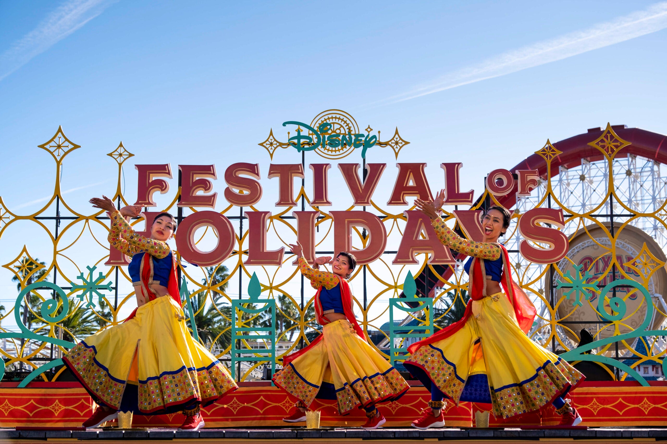 You are currently viewing From Diwali to Hanukkah: How theme parks celebrate holidays around the world