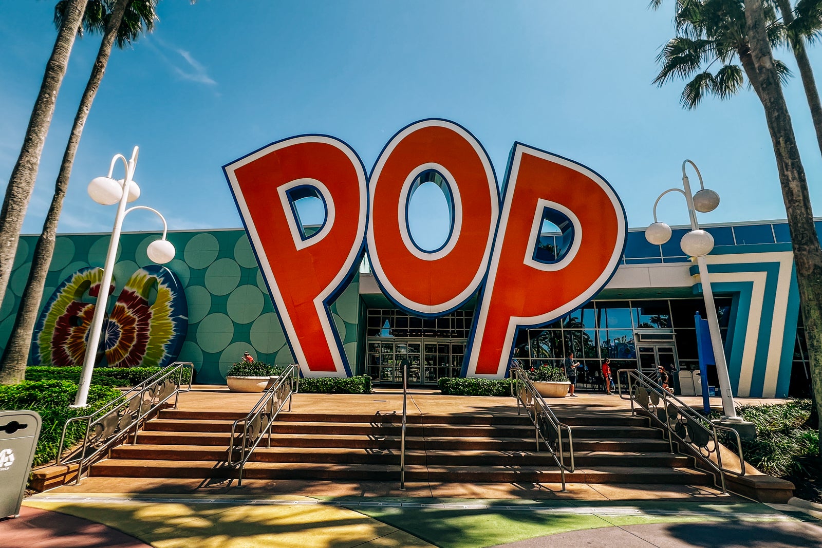 You are currently viewing An emphasis on nostalgia and functionality: Why I prefer to stay at Disney’s Pop Century Resort