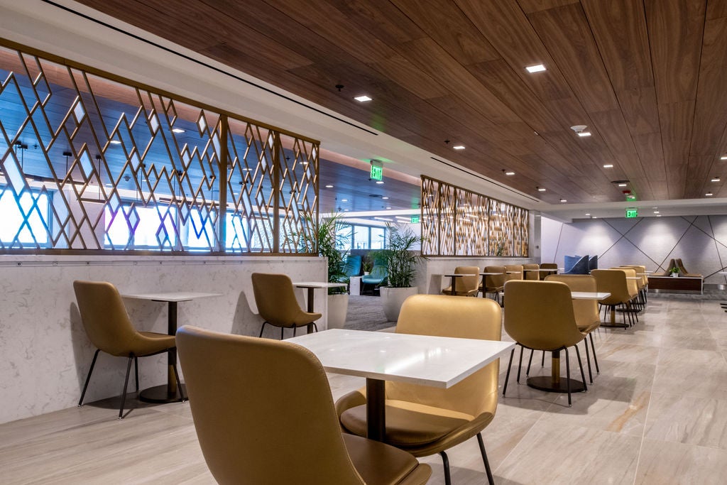 You are currently viewing Delta’s expanded Miami Sky Club is now open with seating for 300