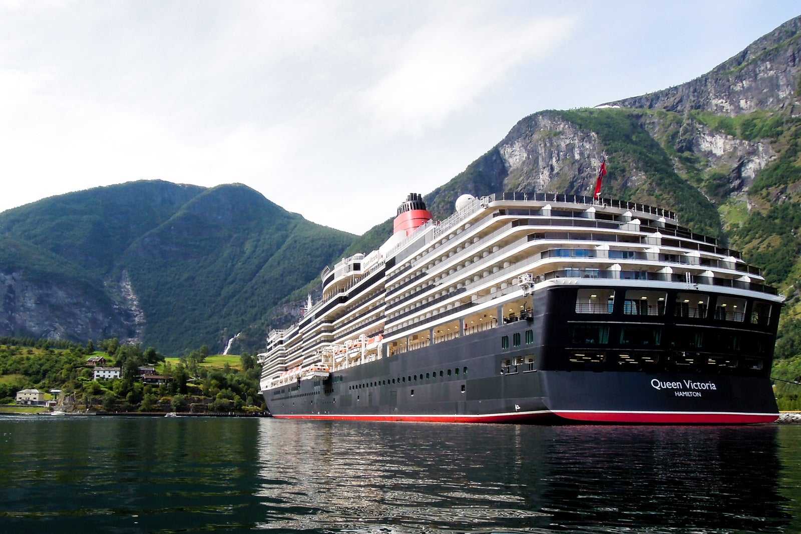 Read more about the article Cunard’s World Club cruise loyalty program: Everything you need to know