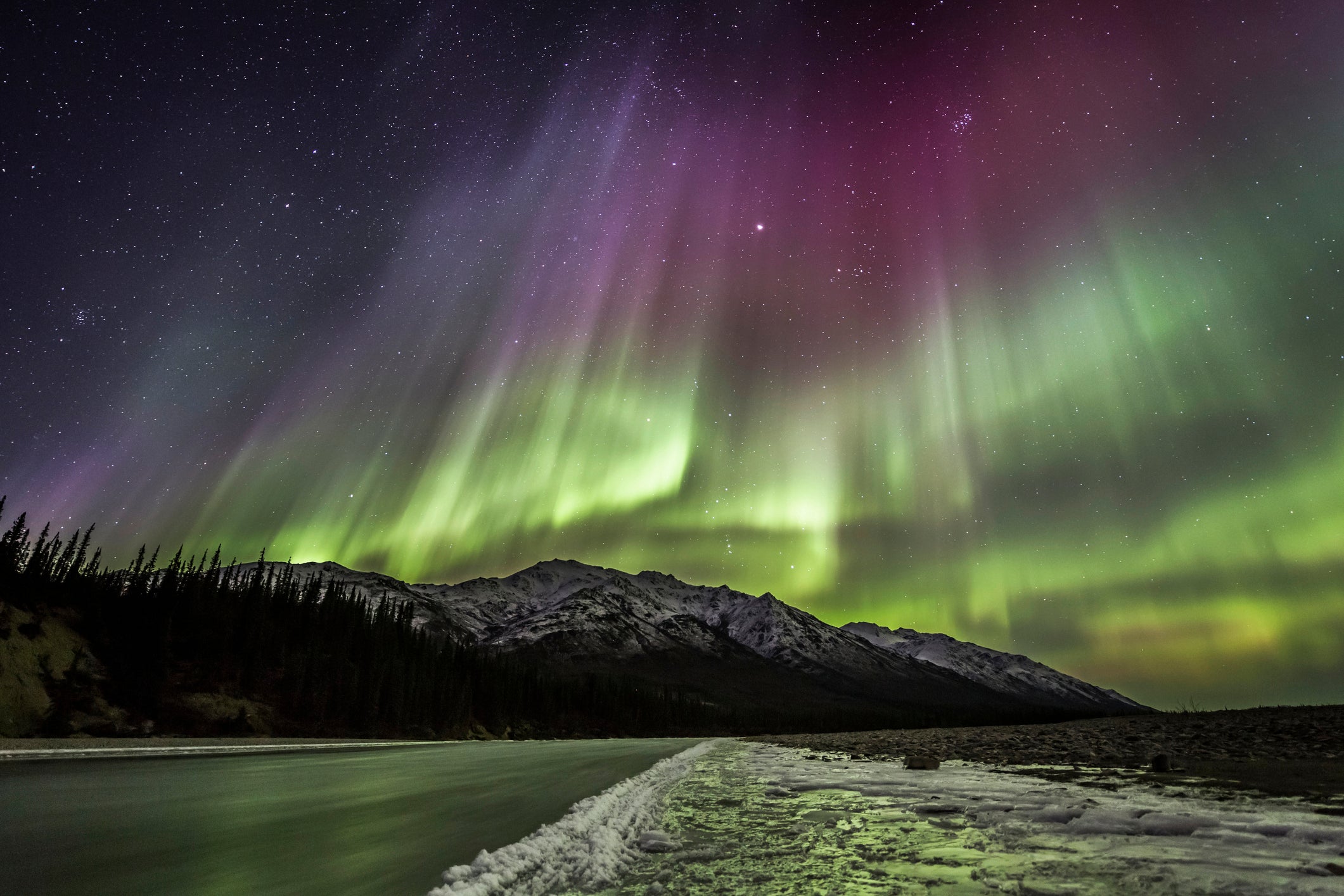 You are currently viewing Northern lights cruises: A guide to chasing the aurora borealis at sea