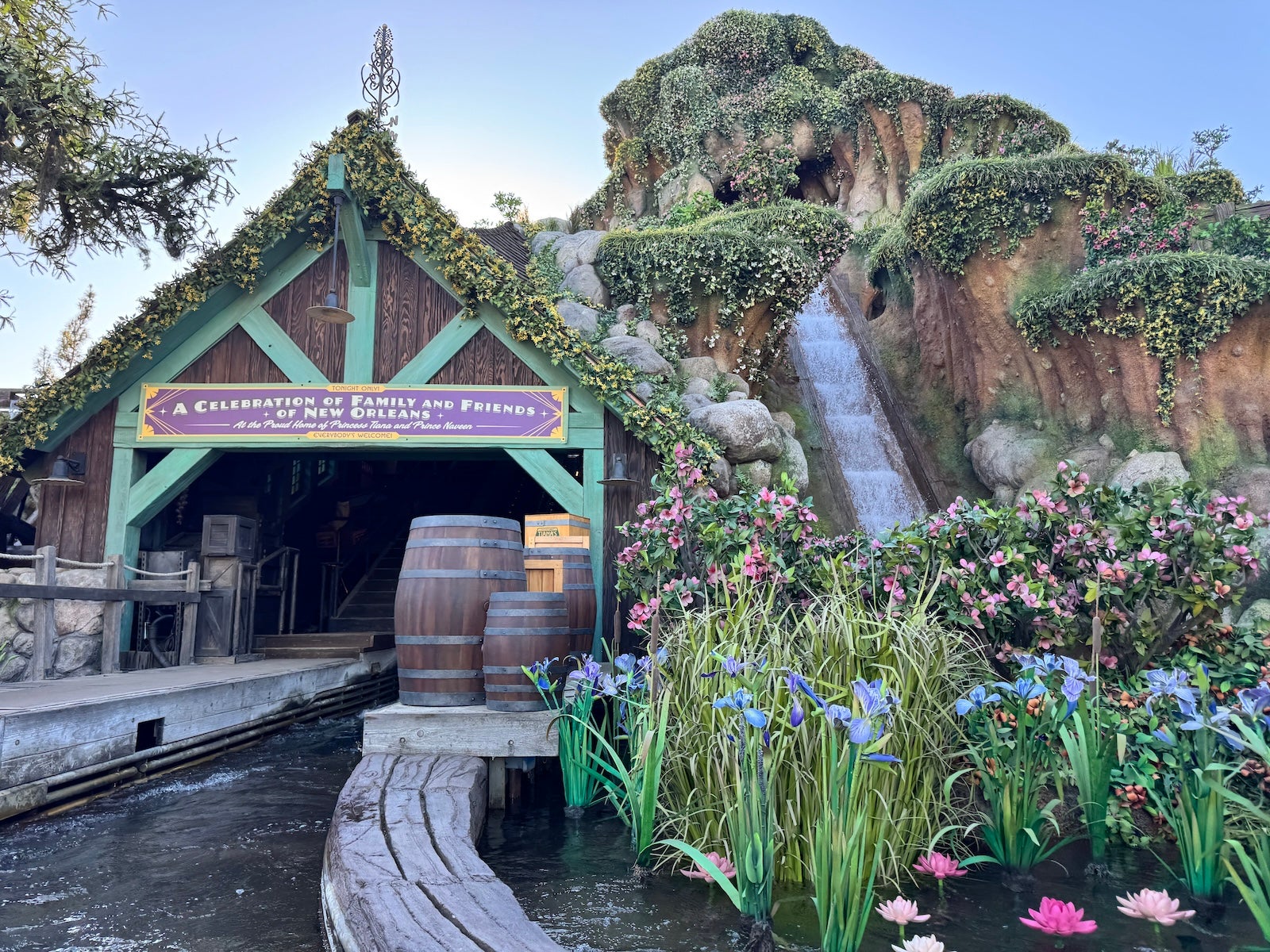 You are currently viewing Tiana’s Bayou Adventure now open at Disneyland. Here’s how to get a spot in line