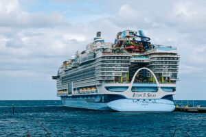 Read more about the article Norwegian Cruise Line vs. Royal Caribbean: Compare 2 popular big-ship cruise lines