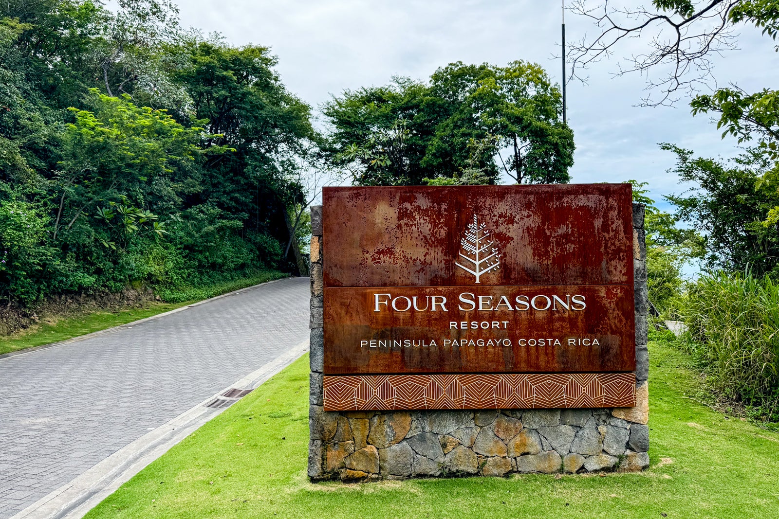 You are currently viewing Beach vibes and luxury digs at the Four Seasons Resort Peninsula Papagayo, Costa Rica