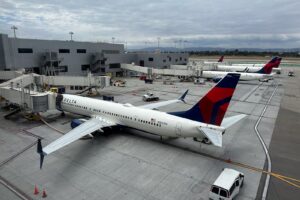 Read more about the article Delta cuts 2 Central America routes, but restores 2 West Coast flights for summer 2025