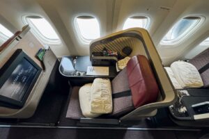 Read more about the article Alaska Airlines ending earning and redeeming partnership with LATAM, scaling back Singapore Airlines