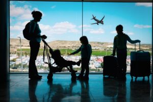 Read more about the article Emirates says no young kids in first class (at least, when using miles)