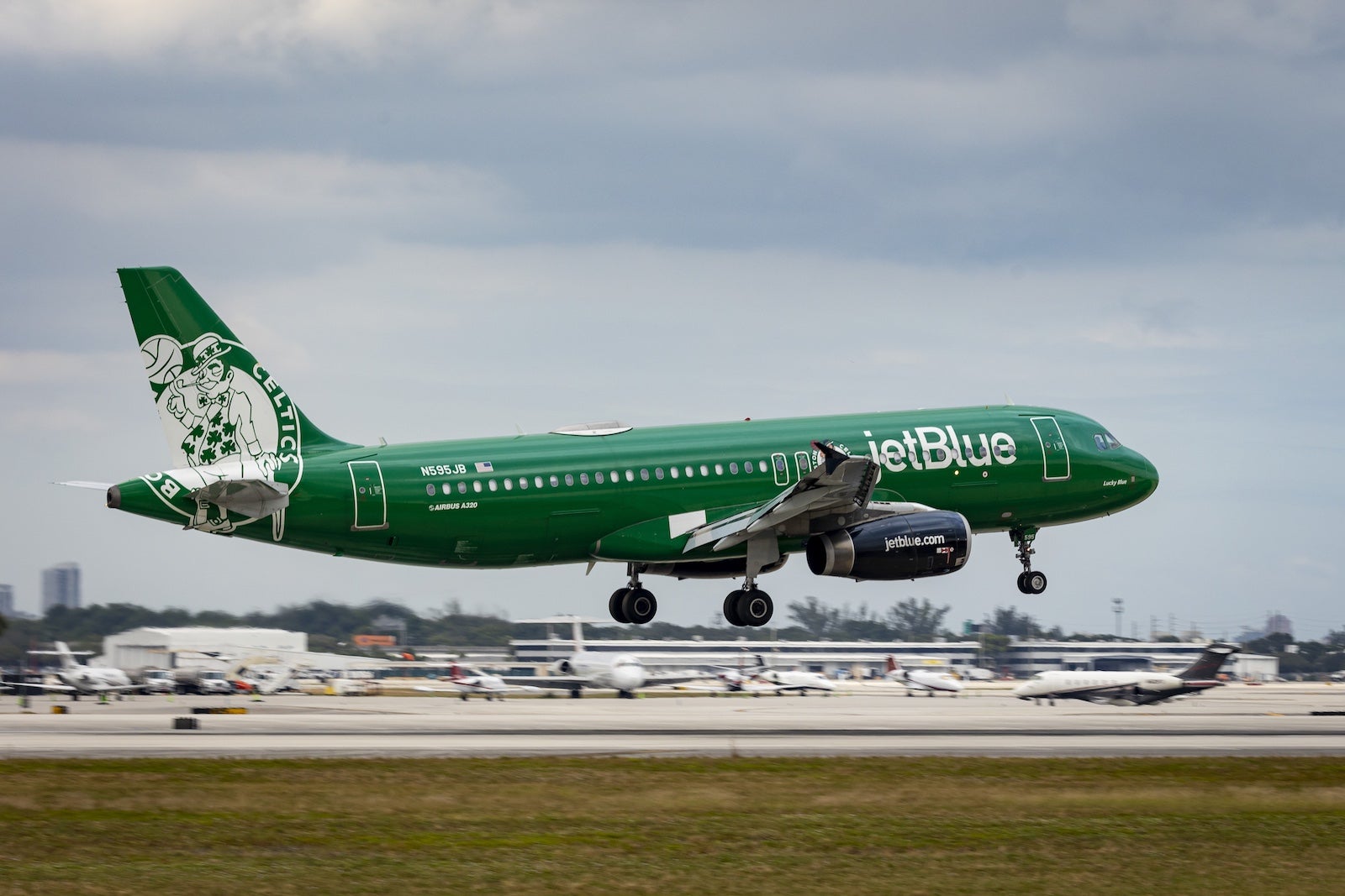 You are currently viewing JetBlue takes aim at Spirit in 9-route Fort Lauderdale expansion;  adds new South America city