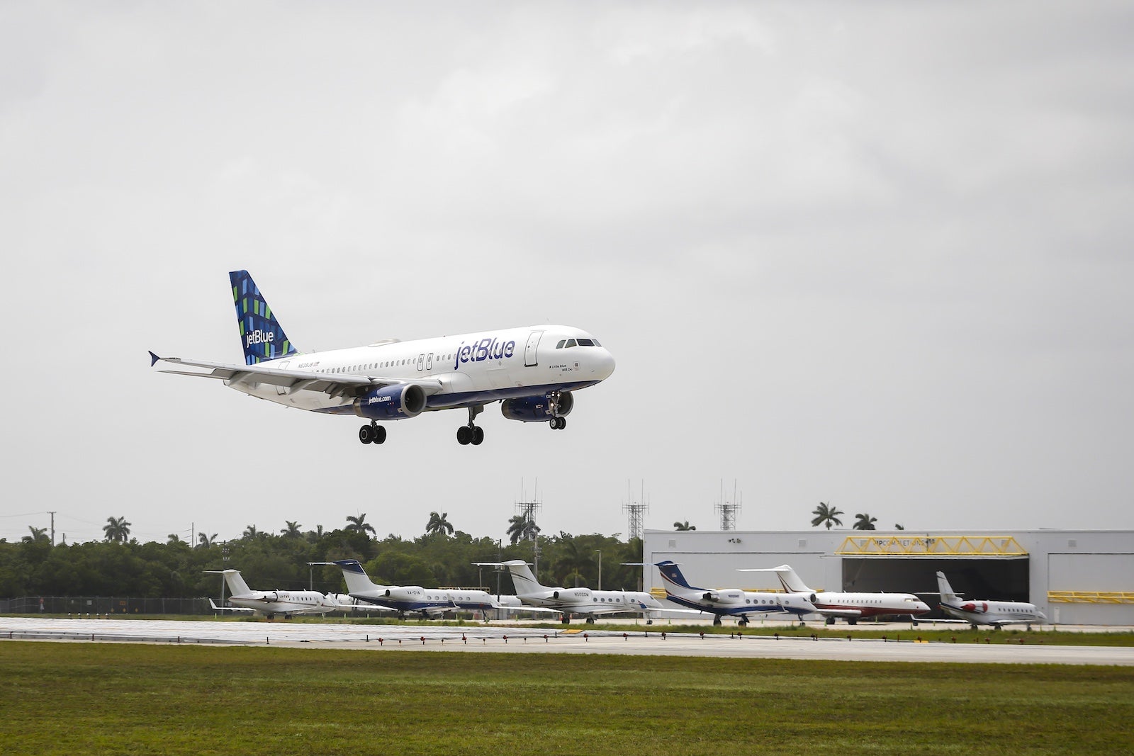 You are currently viewing JetBlue makes ‘big bet’ on Fort Lauderdale as Spirit faces cloudy future