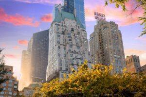 Read more about the article 9 cool hotels for leaf peeping, from Central Park to the Rocky Mountains