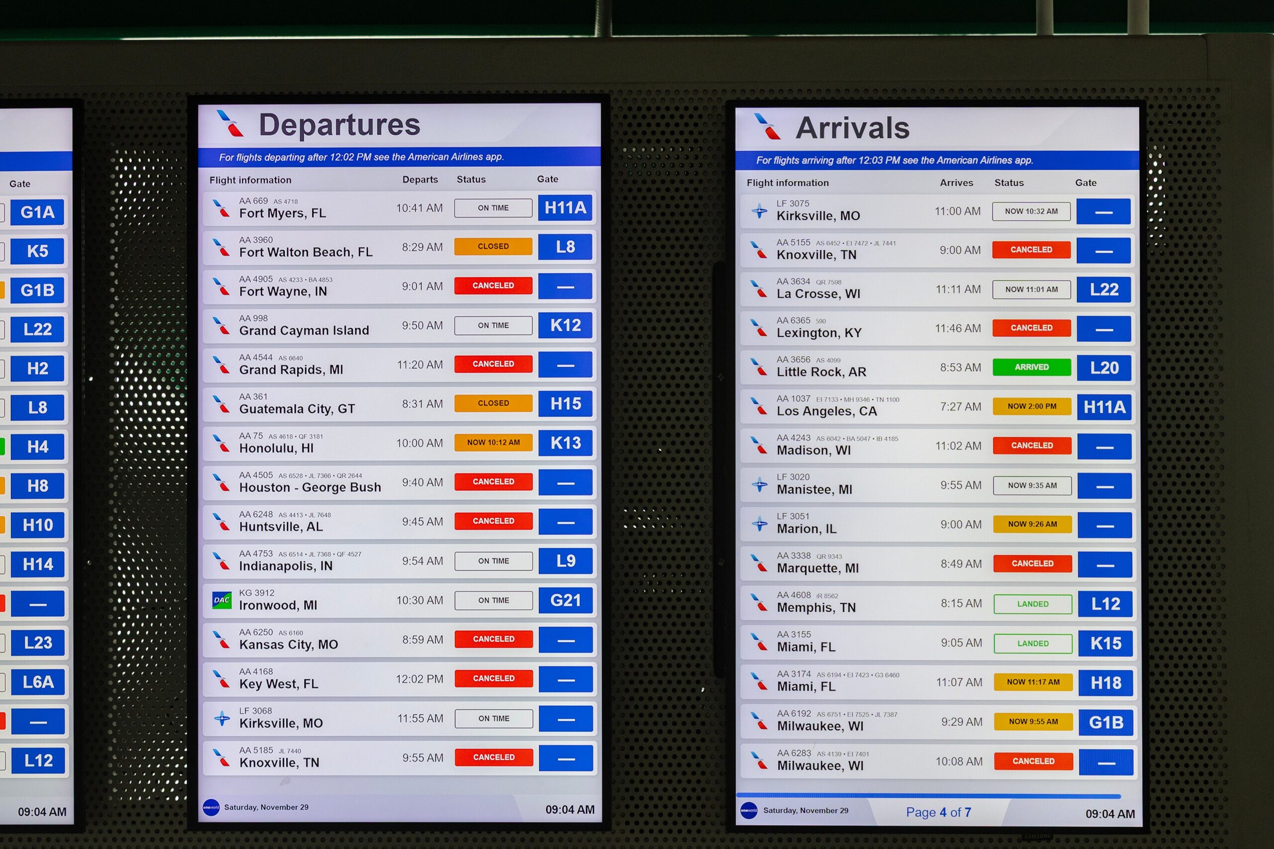 You are currently viewing Flight cancellations top 1,500, extend into Sunday as storm disrupts return from Thanksgiving