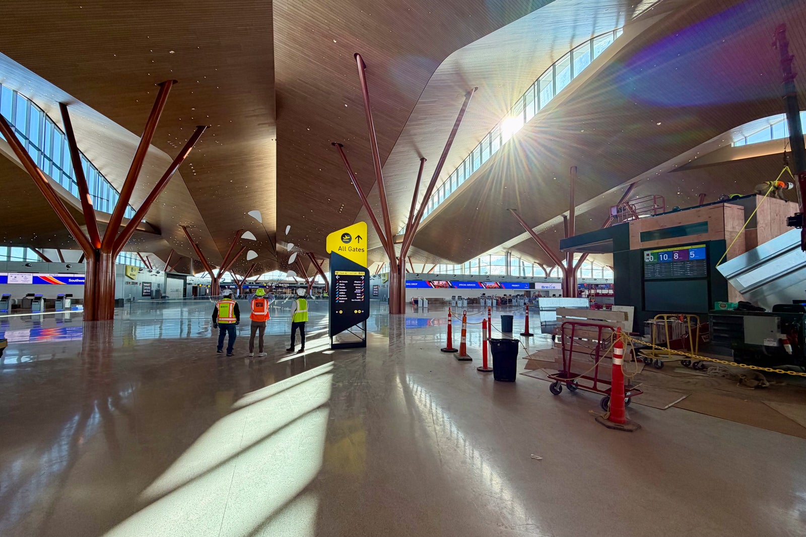Read more about the article Pittsburgh’s sleek $1.7B new terminal directs flyers with futuristic new signage