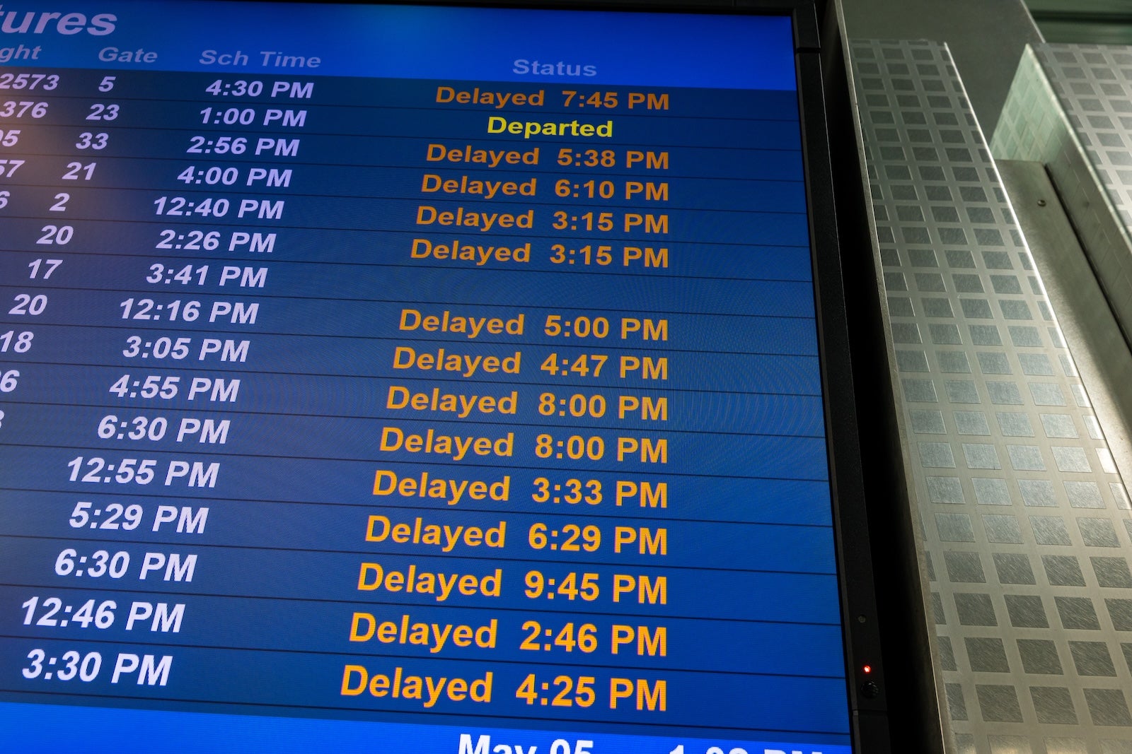 You are currently viewing Rough travel weekend: Flight delays surge as government shutdown hits 1 month
