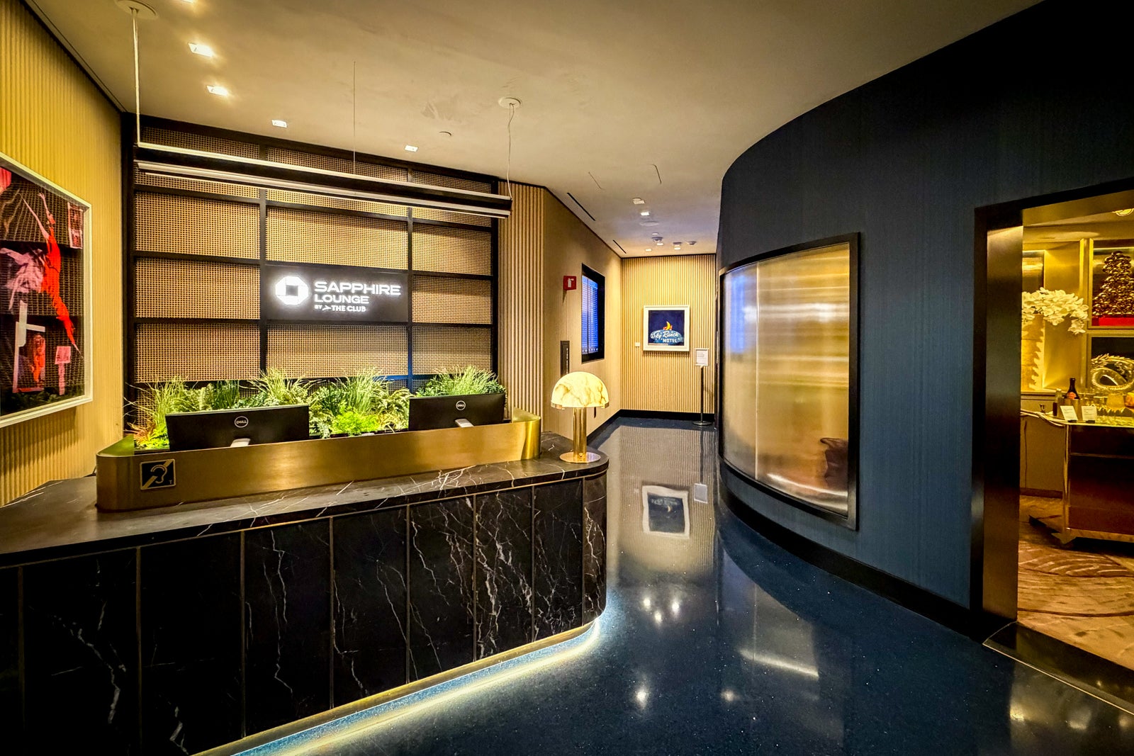 You are currently viewing First look inside Chase’s new Sapphire Lounge in Las Vegas — complete with a Champagne parlor