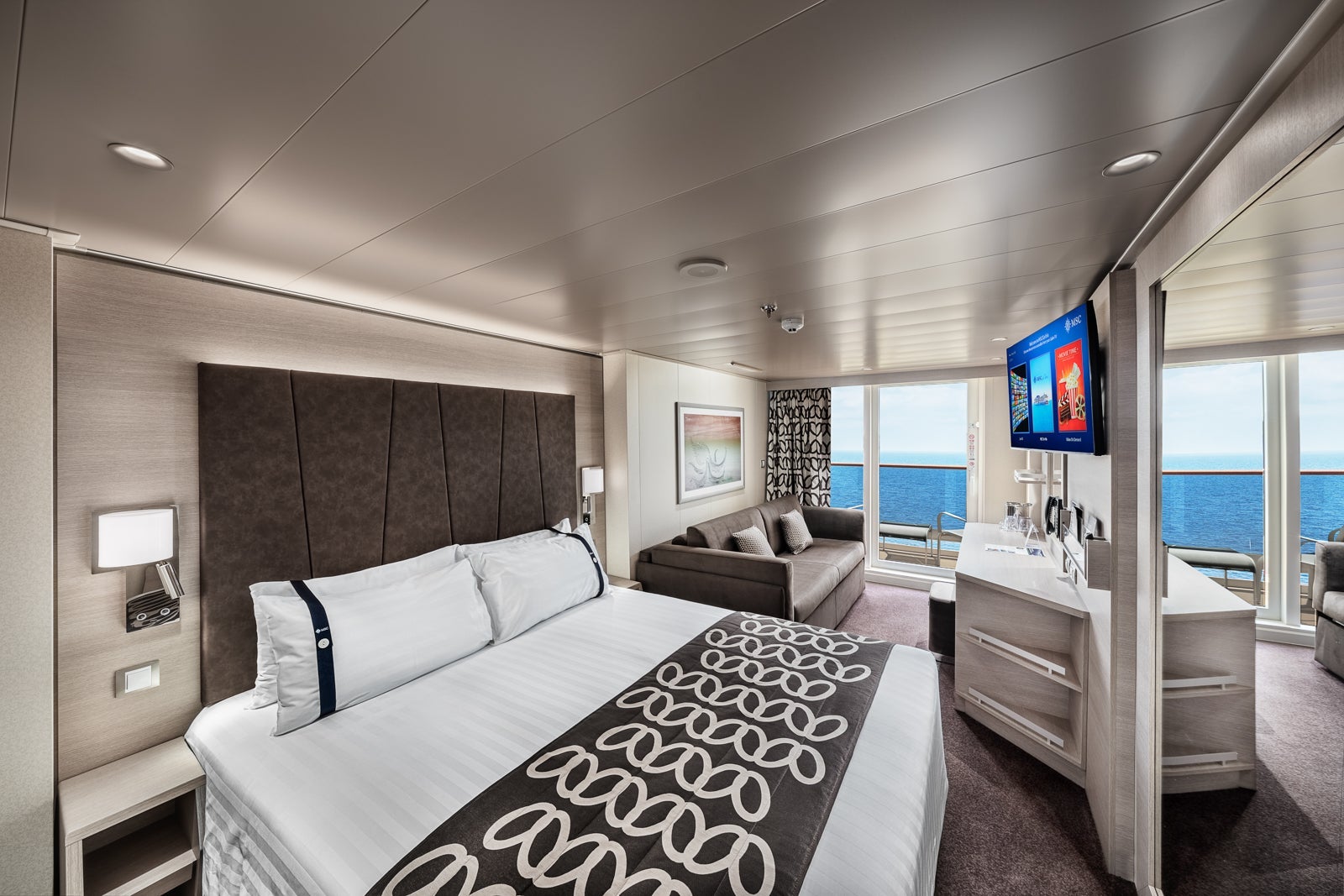 You are currently viewing 8 cabin locations on cruise ships you should definitely avoid