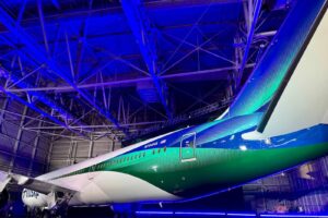 Read more about the article Alaska Airlines debuts ‘historic’ first twin-aisle plane, confirms premium economy plans