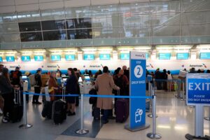 Read more about the article Flight cancellations top 14,000 (and counting) into Monday as major winter storm hits US