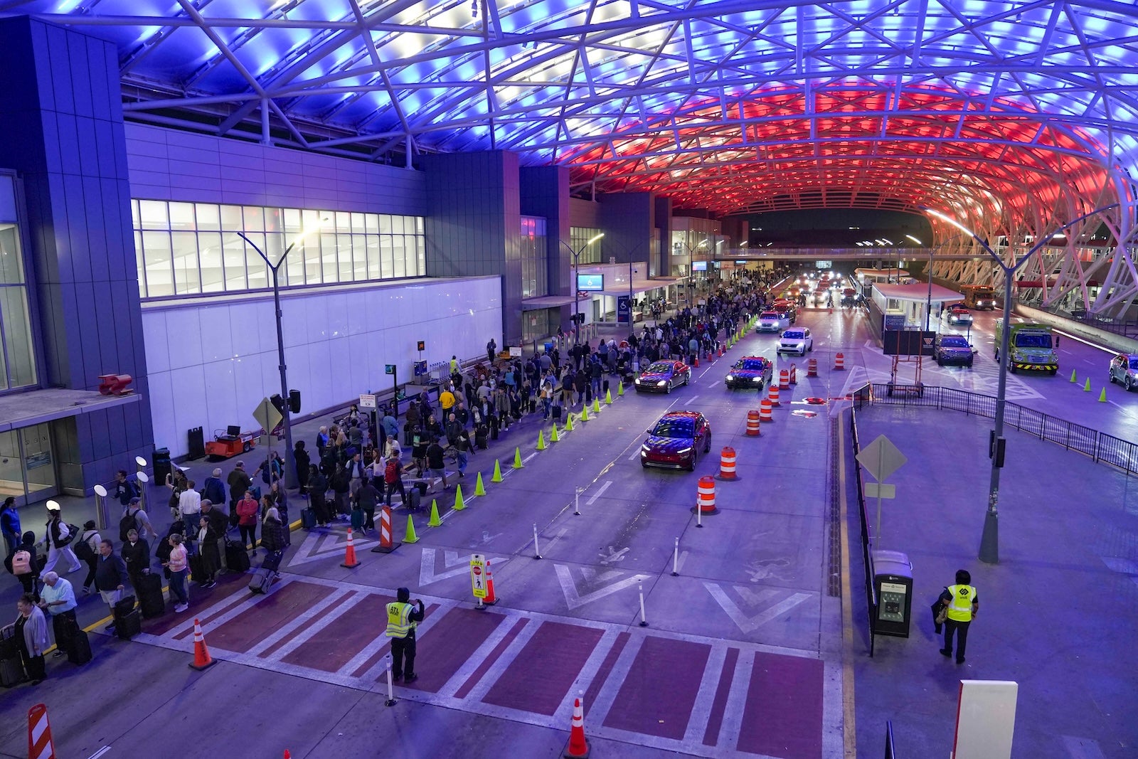 You are currently viewing TSA officers to get paid: Will airport security wait times improve?