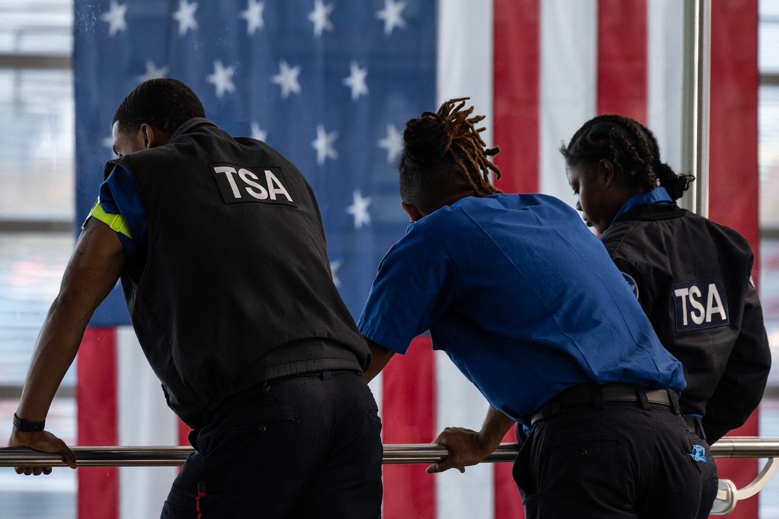 You are currently viewing TSA lines hit up to 3 hours at major hubs as partial government shutdown drags on
