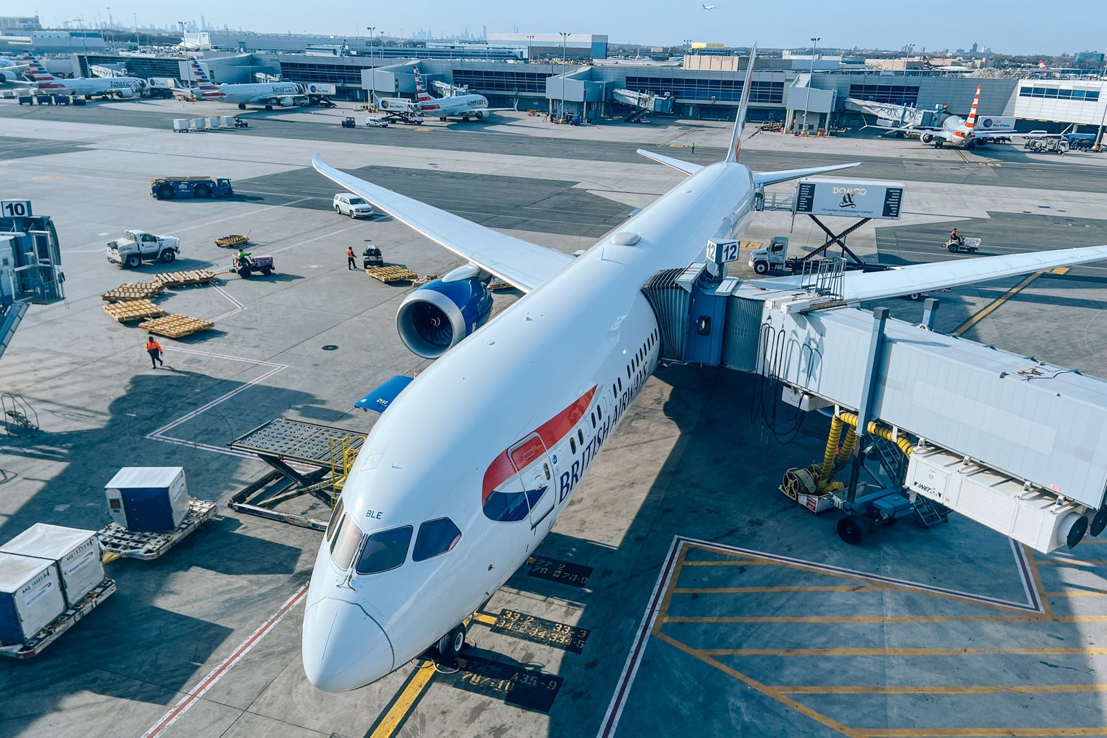 You are currently viewing The best time to book flights for the cheapest airfare in 2026