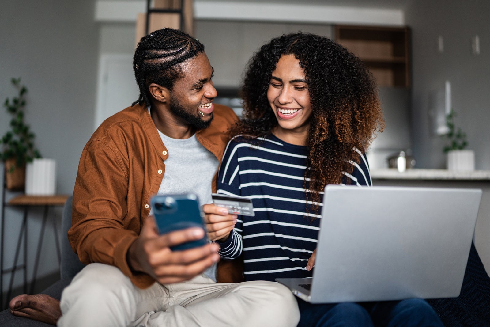 Read more about the article Need points for holiday season travel this fall and winter? Apply for a new credit card now