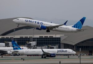 Read more about the article United rules out ‘idiotic’ JetBlue merger speculation after American talk fizzles