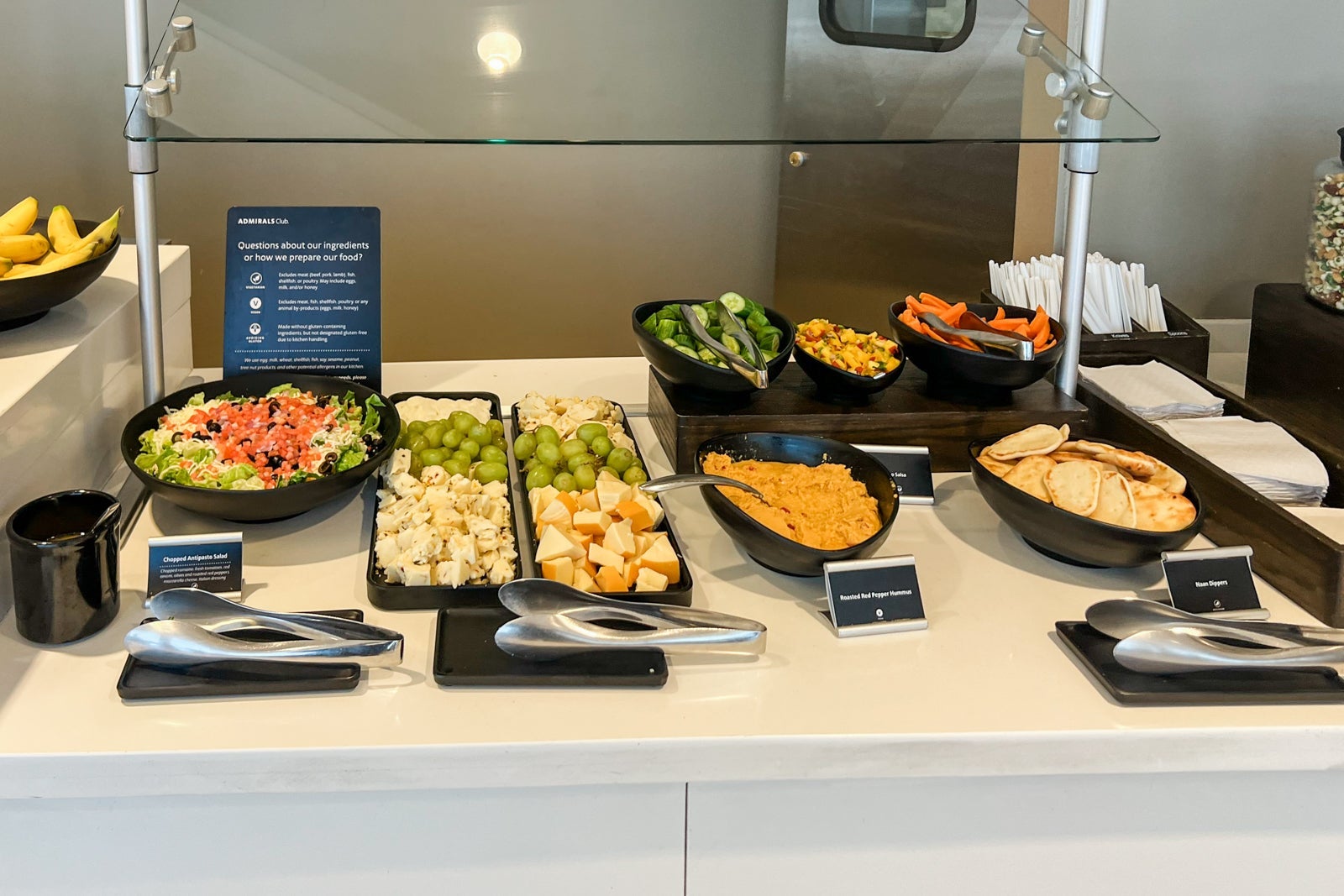 You are currently viewing Way more than cheese cubes: American upgrades its lounge food with better (hot) meals