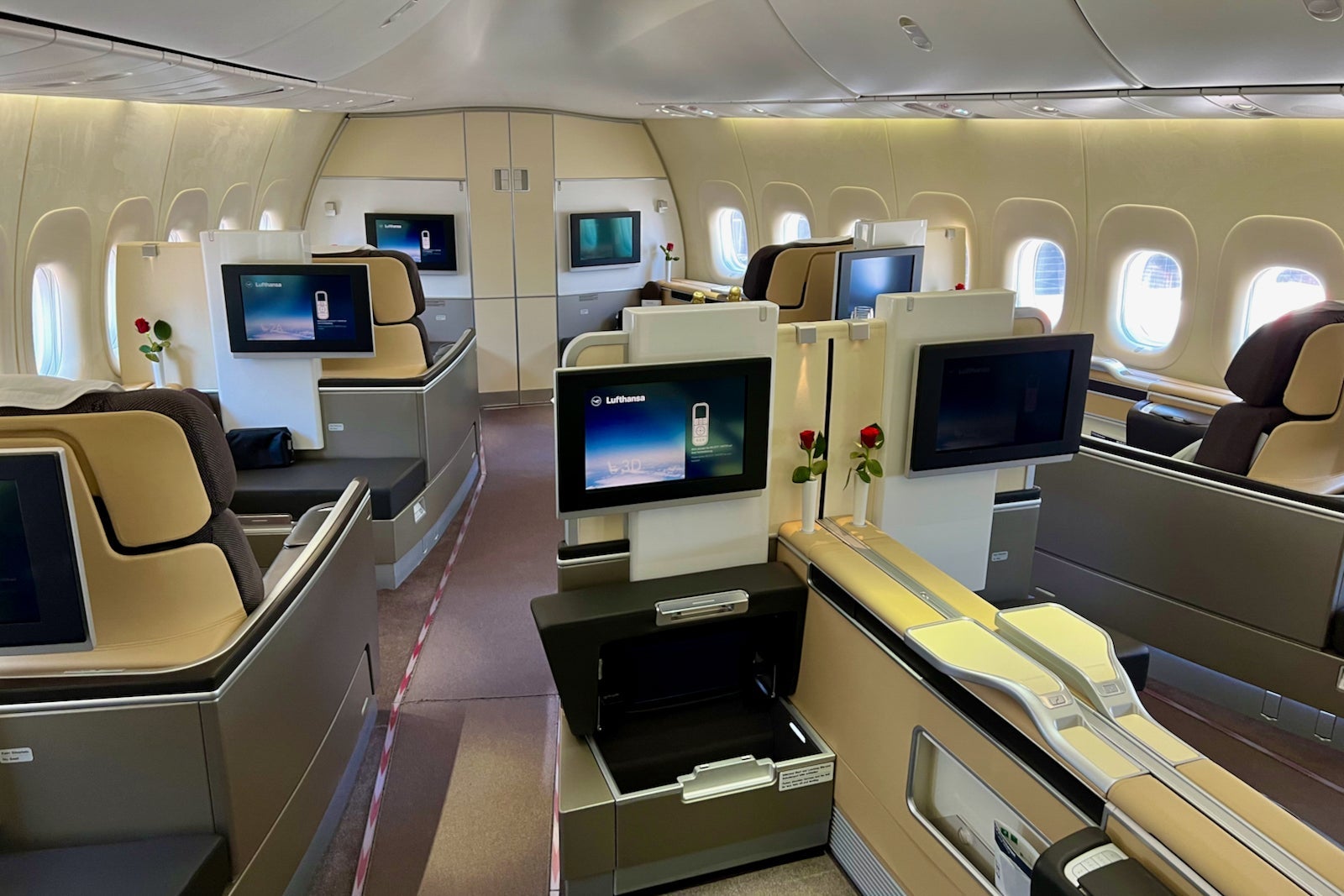You are currently viewing A month later, Lufthansa First awards still aren’t showing through partner programs: Here’s why it matters