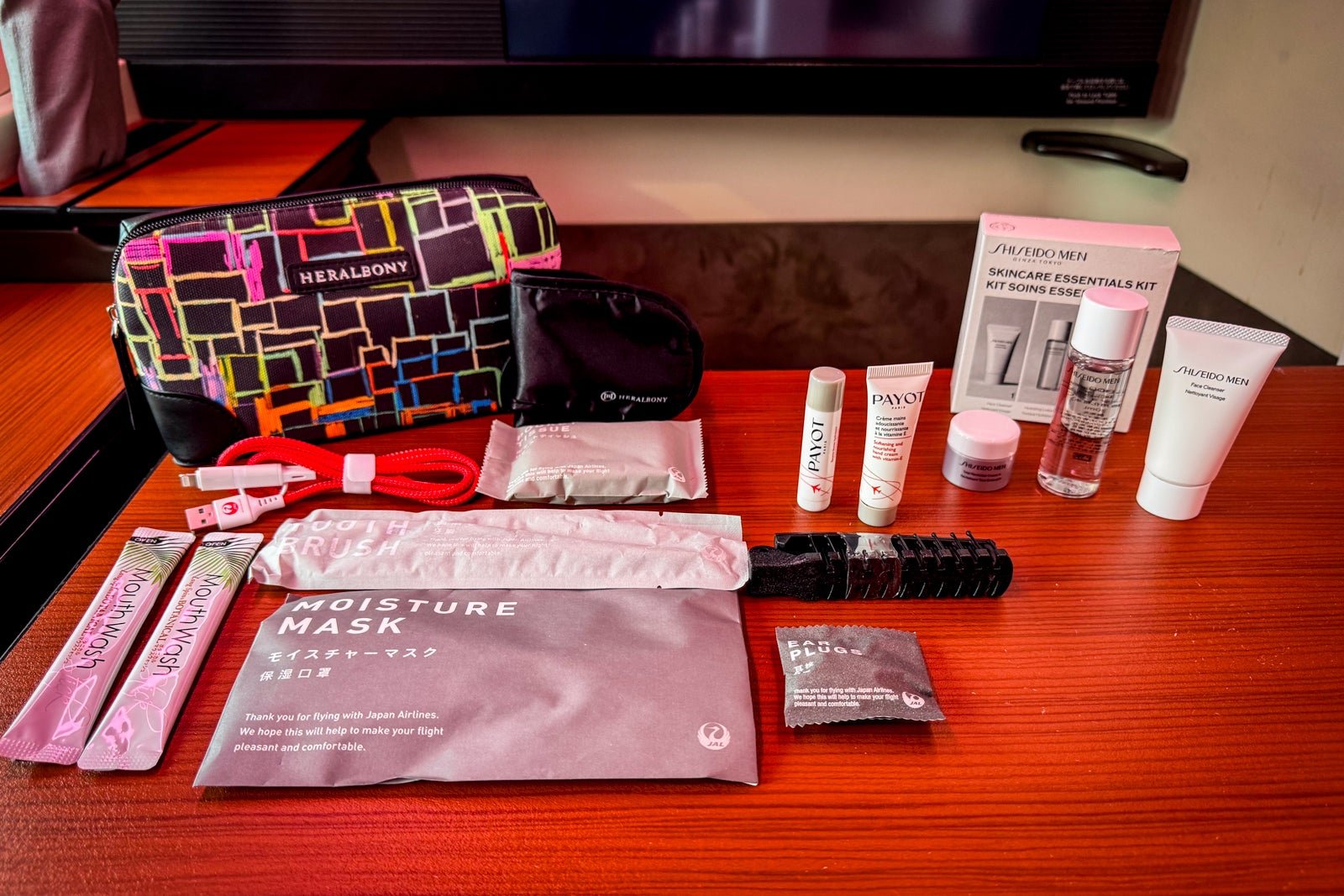 You are currently viewing I make my own amenity kit for long flights — here’s what’s inside