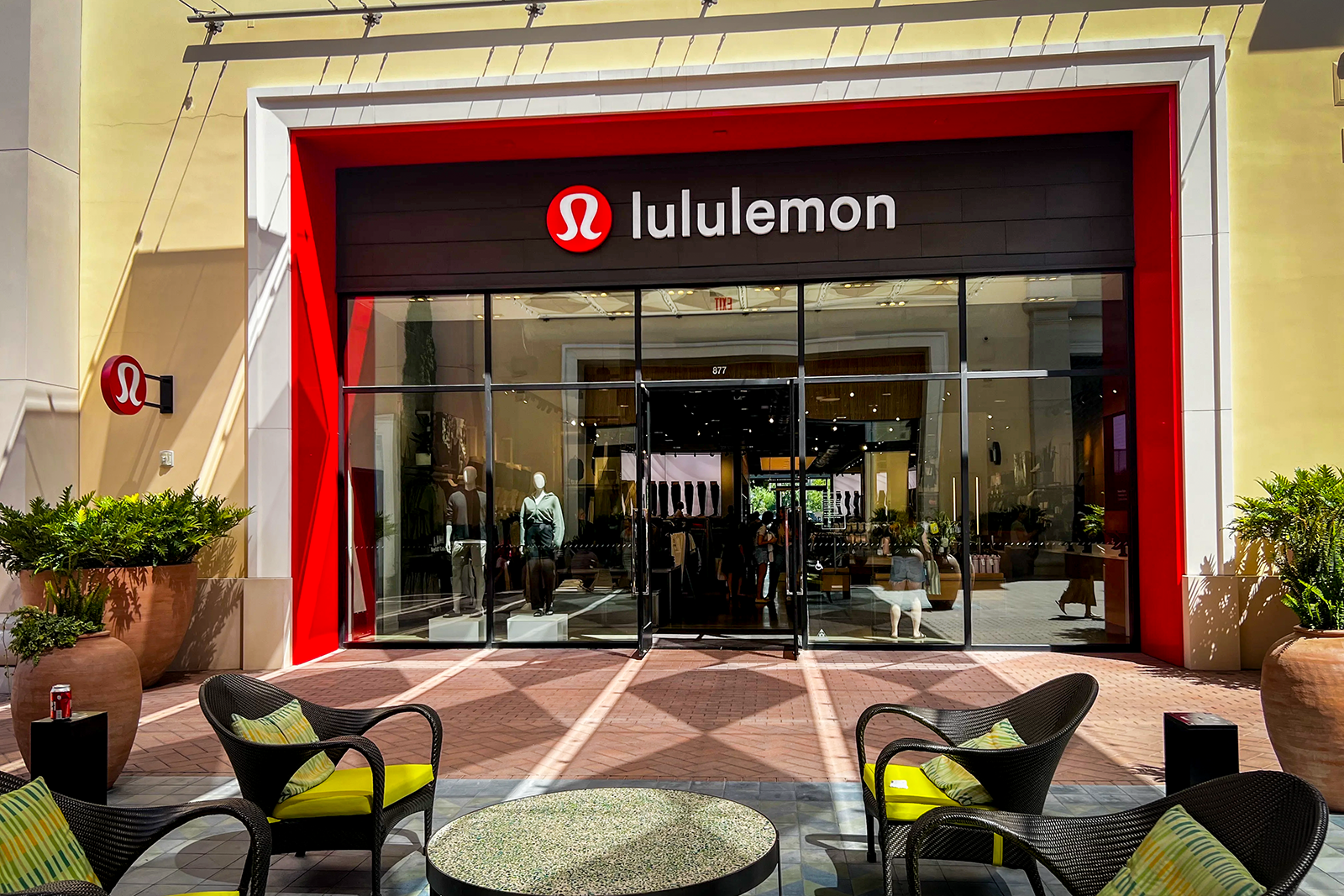 You are currently viewing 7 TPG-recommended Lululemon buys for your Q3 $75 Amex Platinum credit