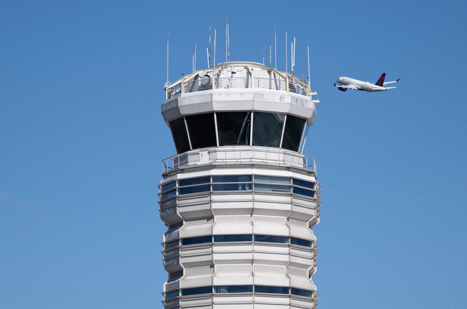 You are currently viewing 1,000 flights (and counting) canceled on East Coast: What options do travelers have?