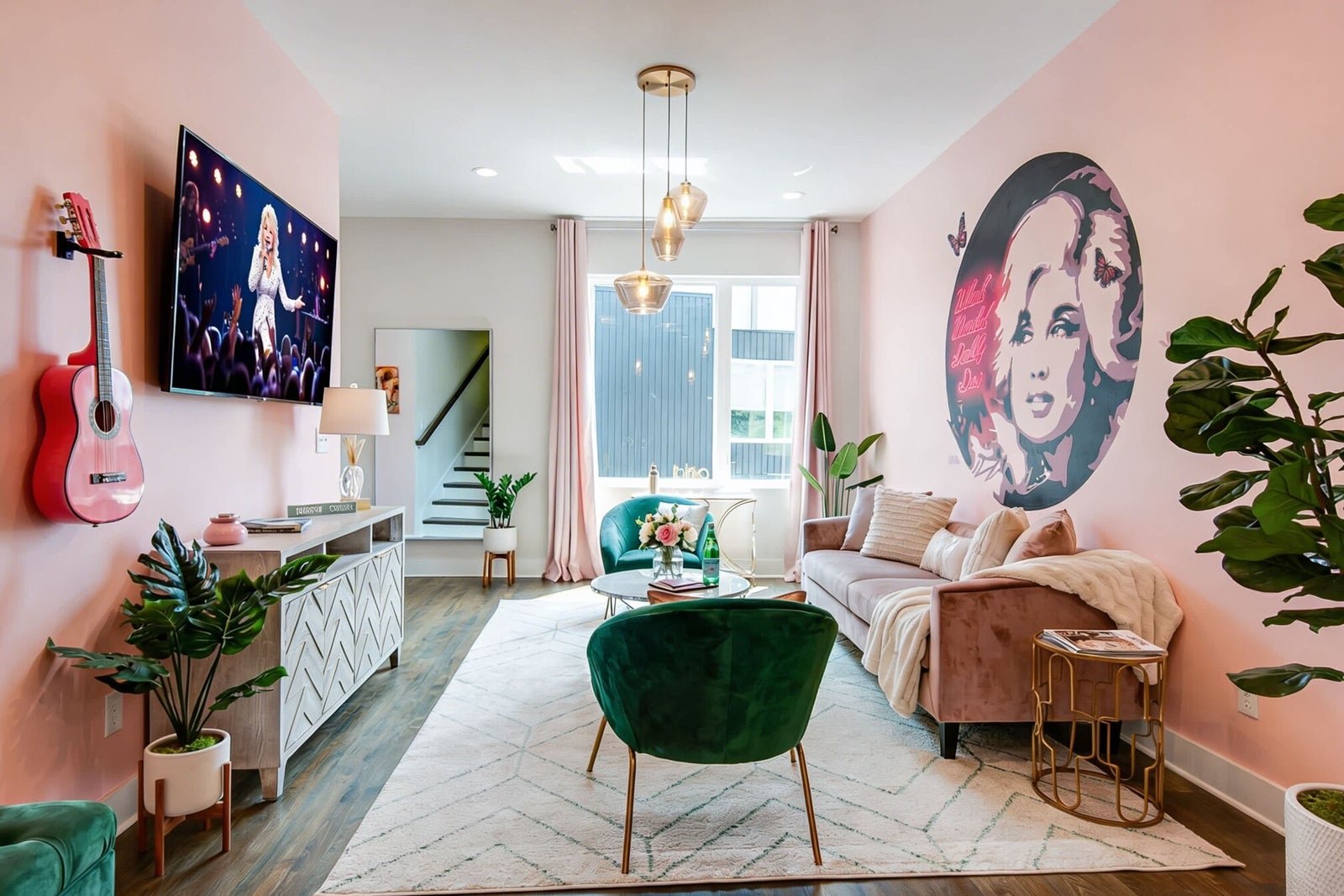 You are currently viewing 12 unique vacation rentals you can book with points
