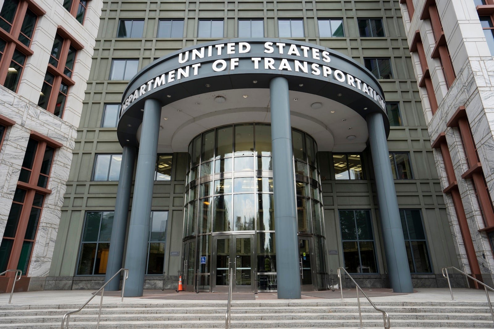You are currently viewing DOT delays rule change on airline maintenance delays